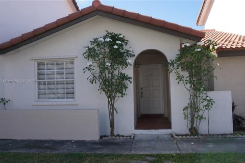 Villa ou maison à louer à Miami, Floride: 2 chambres, 83.61 m2 № 1971531 - photo 2