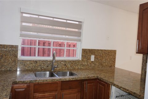 Villa ou maison à louer à Miami, Floride: 2 chambres, 83.61 m2 № 1971531 - photo 10