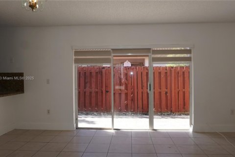 Villa ou maison à louer à Miami, Floride: 2 chambres, 83.61 m2 № 1971531 - photo 6