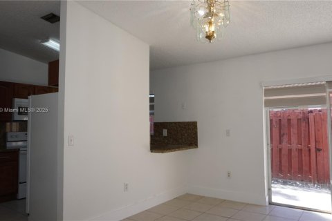 Villa ou maison à louer à Miami, Floride: 2 chambres, 83.61 m2 № 1971531 - photo 7