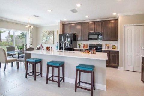 House in DeLand, Florida 4 bedrooms, 181.07 sq.m. № 2157590 - photo 3