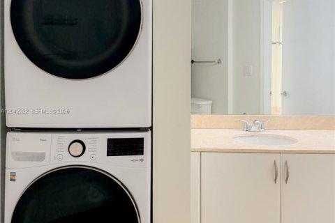Купить кондоминиум в Майами, Флорида 2 спальни, 97.36м2, № 2185926 - фото 20