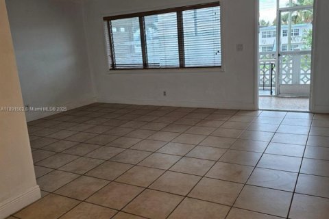Condo in North Miami Beach, Florida, 1 bedroom  № 1944863 - photo 8