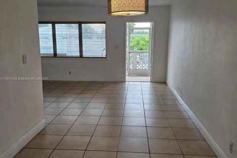 Condo in North Miami Beach, Florida, 1 bedroom  № 1944863 - photo 7