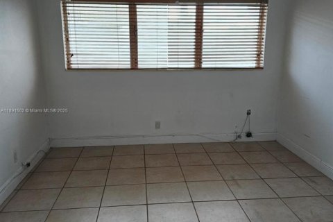 Condo in North Miami Beach, Florida, 1 bedroom  № 1944863 - photo 6