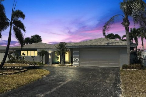 Villa ou maison à vendre à Saint Petersburg, Floride: 3 chambres, 172.61 m2 № 1688447 - photo 1