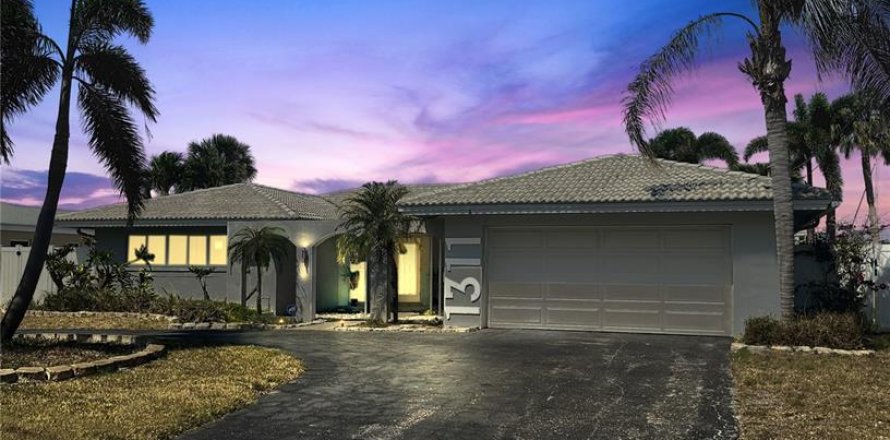 Villa ou maison à Saint Petersburg, Floride 3 chambres, 172.61 m2 № 1688447