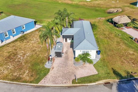 House in Polk City, Florida 1 bedroom, 89.19 sq.m. № 1755191 - photo 8