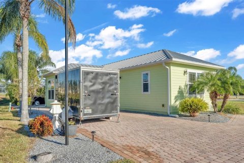 House in Polk City, Florida 1 bedroom, 89.19 sq.m. № 1755191 - photo 12