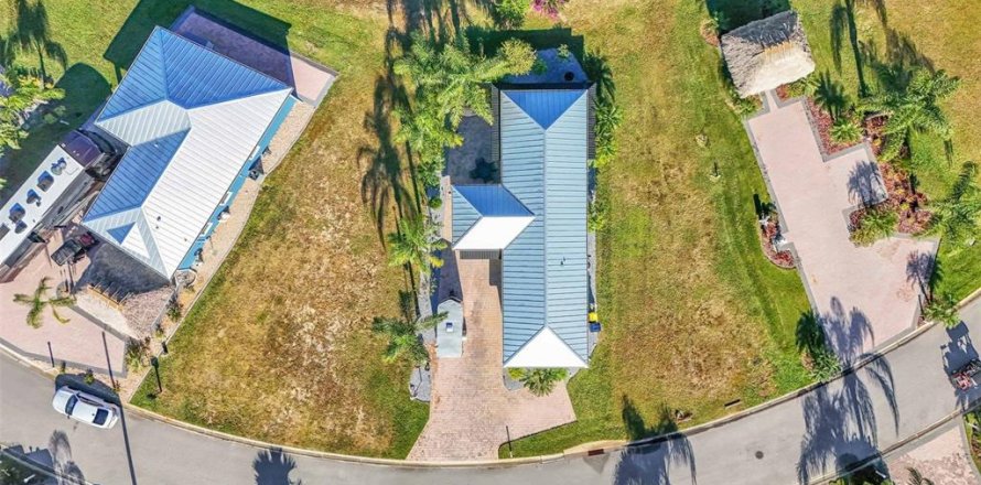 House in Polk City, Florida 1 bedroom, 89.19 sq.m. № 1755191