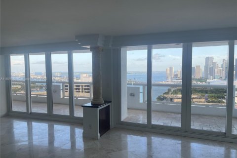 Снять в аренду кондоминиум в Майами, Флорида 2 спальни, 140.19м2, № 1950678 - фото 4