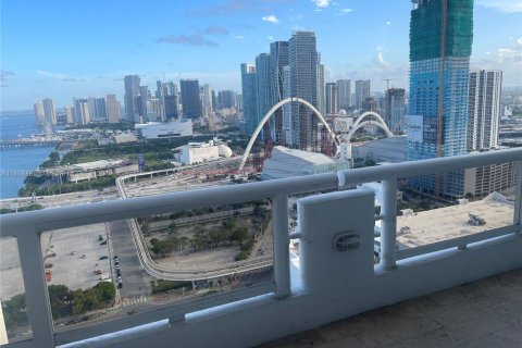 Снять в аренду кондоминиум в Майами, Флорида 2 спальни, 140.19м2, № 1950678 - фото 1