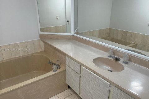 Снять в аренду кондоминиум в Майами, Флорида 2 спальни, 140.19м2, № 1950678 - фото 10