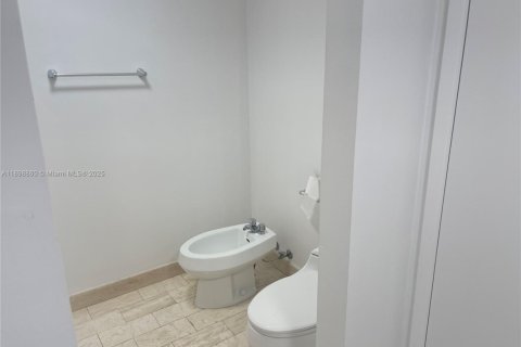 Снять в аренду кондоминиум в Майами, Флорида 2 спальни, 140.19м2, № 1950678 - фото 9