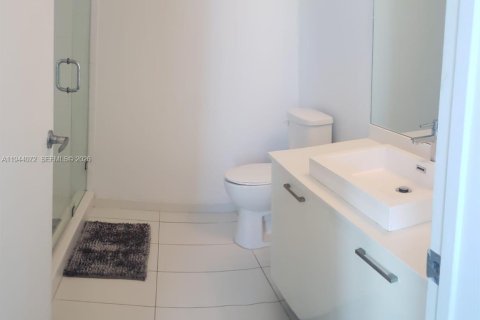 Condo in Miami, Florida, 1 bedroom  № 2000873 - photo 2