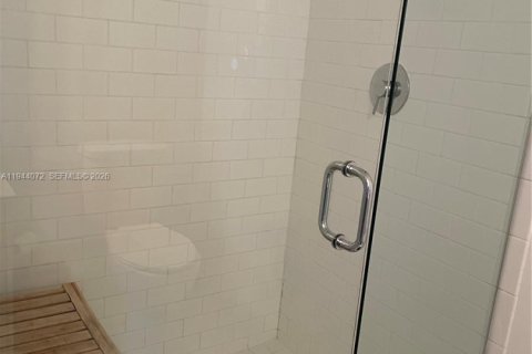 Condo in Miami, Florida, 1 bedroom  № 2000873 - photo 16