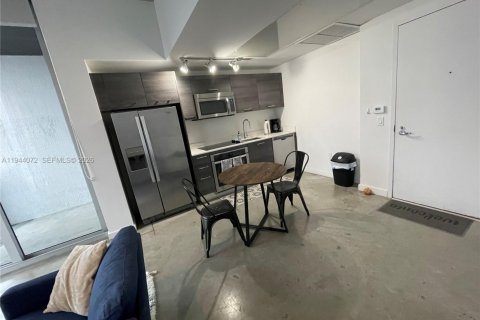 Condo in Miami, Florida, 1 bedroom  № 2000873 - photo 19
