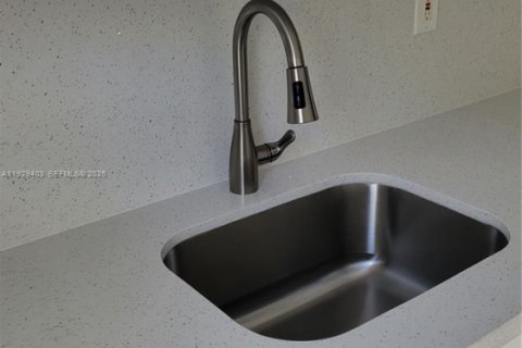 Copropriété à louer à Miami Beach, Floride: 39.02 m2 № 1987770 - photo 4