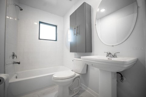 Condo in Orlando, Florida, 2 bedrooms № 2234216 - photo 23