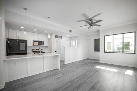 Condo in Orlando, Florida, 2 bedrooms № 2234216 - photo 9