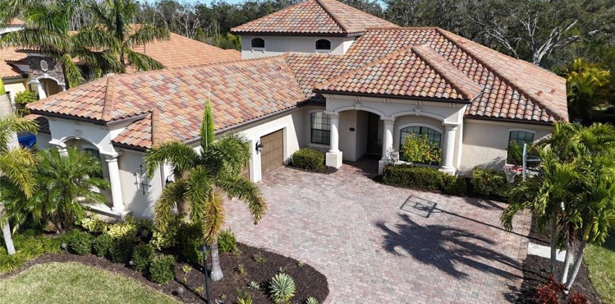 House in Bradenton, Florida 4 bedrooms, 287.53 sq.m. № 1902034