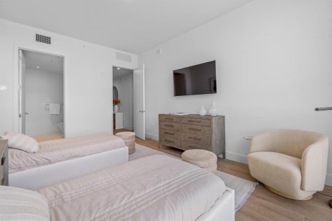 Condo in Pompano Beach, Florida, 3 bedrooms № 2191496 - photo 26