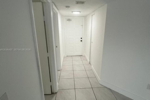 Copropriété à louer à Miami Lakes, Floride: 2 chambres, 101.26 m2 № 2085305 - photo 13