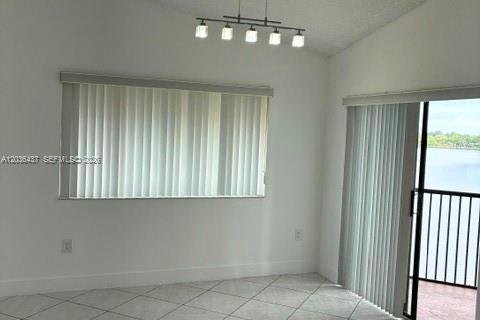 Copropriété à louer à Miami Lakes, Floride: 2 chambres, 101.26 m2 № 2085305 - photo 12