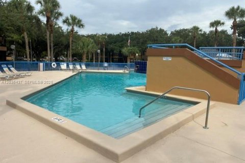 Condo in Miami Lakes, Florida, 2 bedrooms  № 2085305