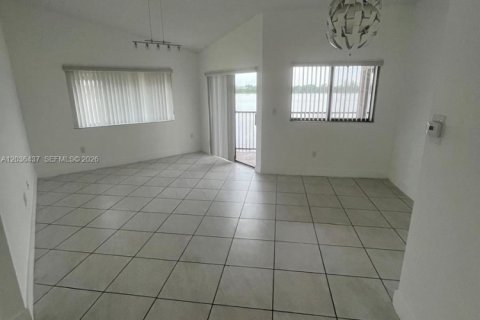 Copropriété à louer à Miami Lakes, Floride: 2 chambres, 101.26 m2 № 2085305 - photo 14