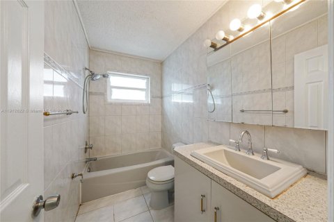 Casa en venta en Wilton Manors, Florida, 3 dormitorios, 115.94 m2 № 1969139 - foto 17