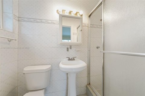 Casa en venta en Wilton Manors, Florida, 3 dormitorios, 115.94 m2 № 1969139 - foto 23