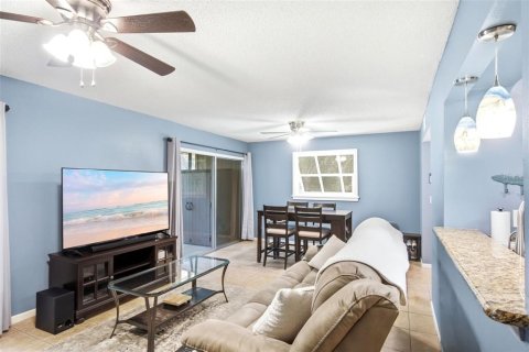 Condo in Deltona, Florida, 2 bedrooms  № 2208065 - photo 3