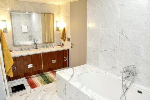 Condominio en alquiler en Sunny Isles Beach, Florida, 2 dormitorios, 134.43 m2 № 1952025 - foto 25