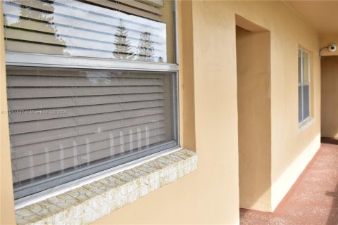 Condominio en venta en Sunrise, Florida, 2 dormitorios, 95.69 m2 № 1967337 - foto 2