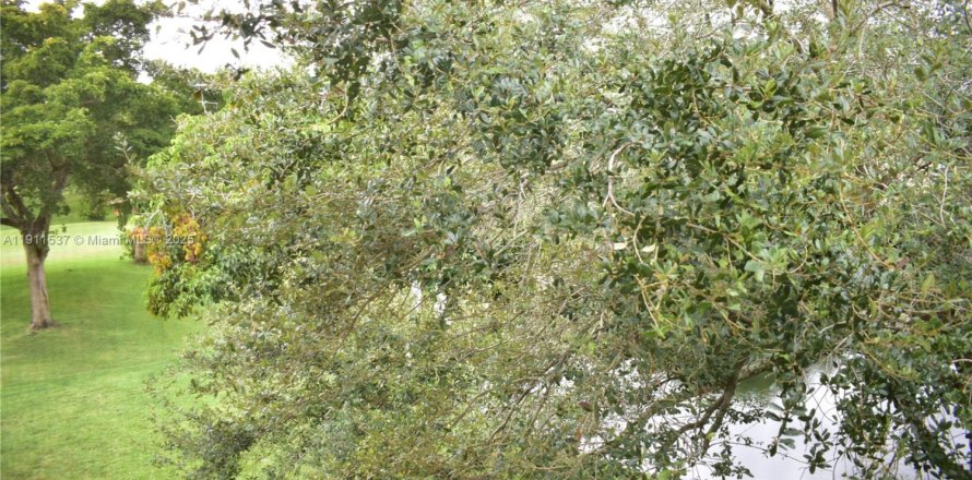 Condominio en Sunrise, Florida, 2 dormitorios № 1967337