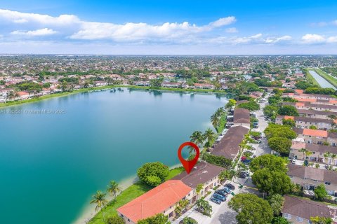 Townhouse in Miami, Florida 3 bedrooms, 117.99 sq.m. № 1836590 - photo 2