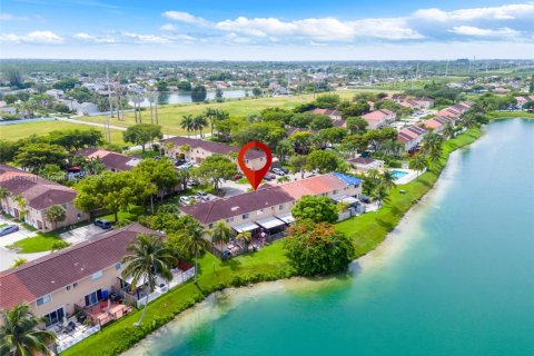 Townhouse in Miami, Florida 3 bedrooms, 117.99 sq.m. № 1836590 - photo 6