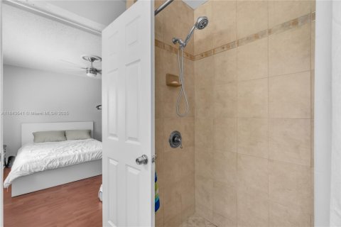 Townhouse in Miami, Florida 3 bedrooms, 117.99 sq.m. № 1836590 - photo 24