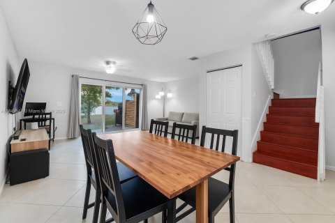 Townhouse in Miami, Florida 3 bedrooms, 117.99 sq.m. № 1836590 - photo 8