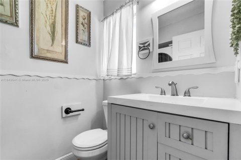 Townhouse in Miami, Florida 3 bedrooms, 117.99 sq.m. № 1836590 - photo 17