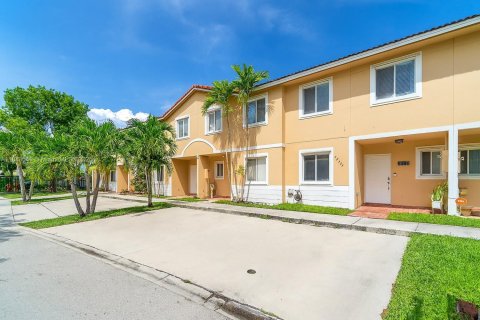 Townhouse in Miami, Florida 3 bedrooms, 117.99 sq.m. № 1836590 - photo 3
