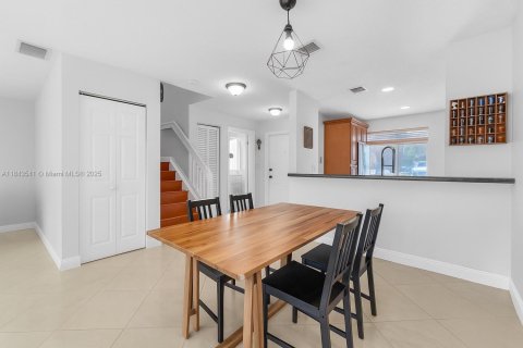 Townhouse in Miami, Florida 3 bedrooms, 117.99 sq.m. № 1836590 - photo 7