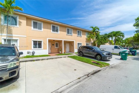 Townhouse in Miami, Florida 3 bedrooms, 117.99 sq.m. № 1836590 - photo 5