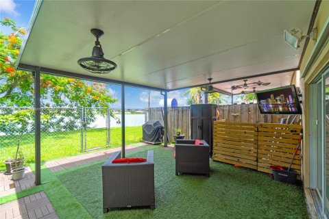 Townhouse in Miami, Florida 3 bedrooms, 117.99 sq.m. № 1836590 - photo 28