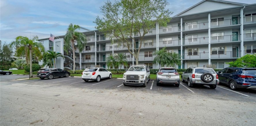 Condo in Pembroke Pines, Florida, 1 bedroom  № 1075675