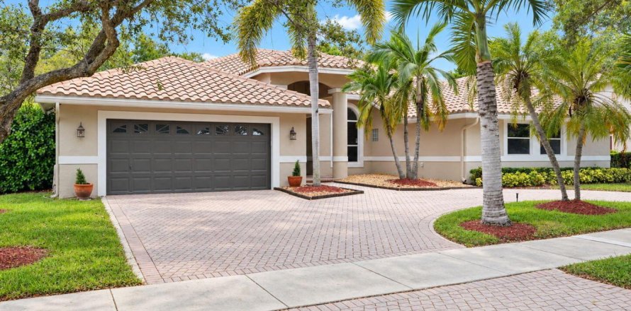 House in Coral Springs, Florida 6 bedrooms, 312.8 sq.m. № 2429811