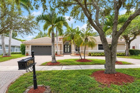 House in Coral Springs, Florida 6 bedrooms, 312.8 sq.m. № 2429811 - photo 19