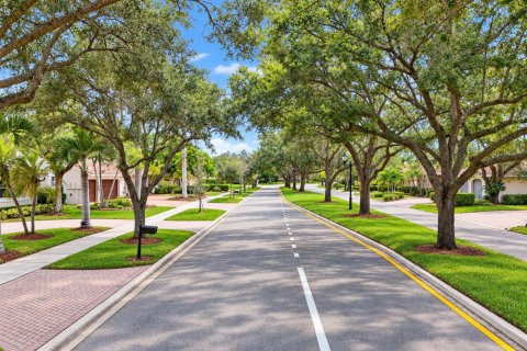 House in Coral Springs, Florida 6 bedrooms, 312.8 sq.m. № 2429811 - photo 24