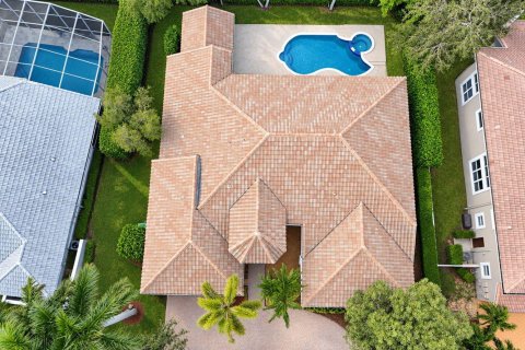 House in Coral Springs, Florida 6 bedrooms, 312.8 sq.m. № 2429811 - photo 3